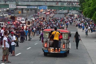 Source from Facebook page People waiting for ride to work